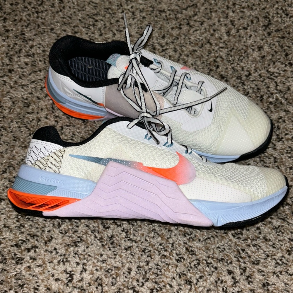 Nike Metcon 7 women’s size 9. Brand new but don’t have original box.